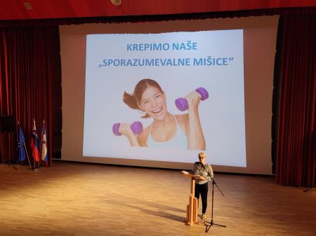 mag. Franka Bertoncelj, univ.dipl.psih. je podala nekaj nasvetov o komunikaciji s starejšimi